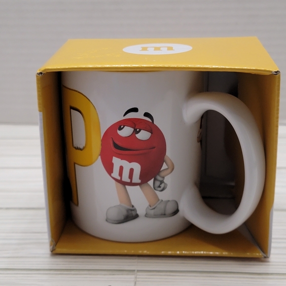 M & M's Mars 2019 Letter P Ceramic 12oz Coffee Mug New Yellow - Picture 6 of 12